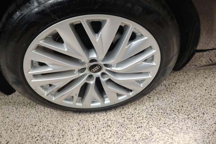 Used Audi A7L 2024 45TFSI S-line Dream-Building Edition Flow Crystal Package
