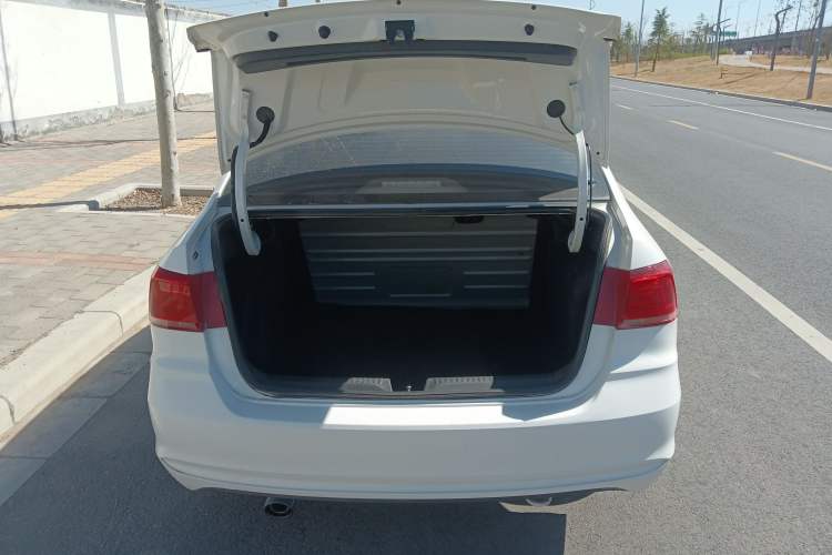 Used Volkswagen Santana 2016 1.6L Automatic Fashion Edition
