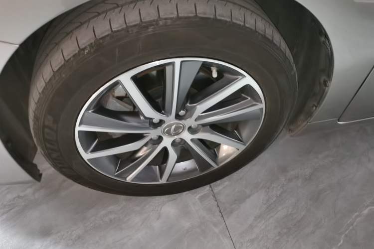 Used Lexus ES 2015 300h Comfort Edition