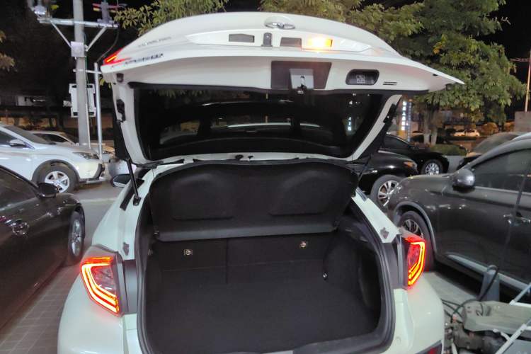 Used Toyota C-HR 2018 2.0L Luxury Edition China VI Standard