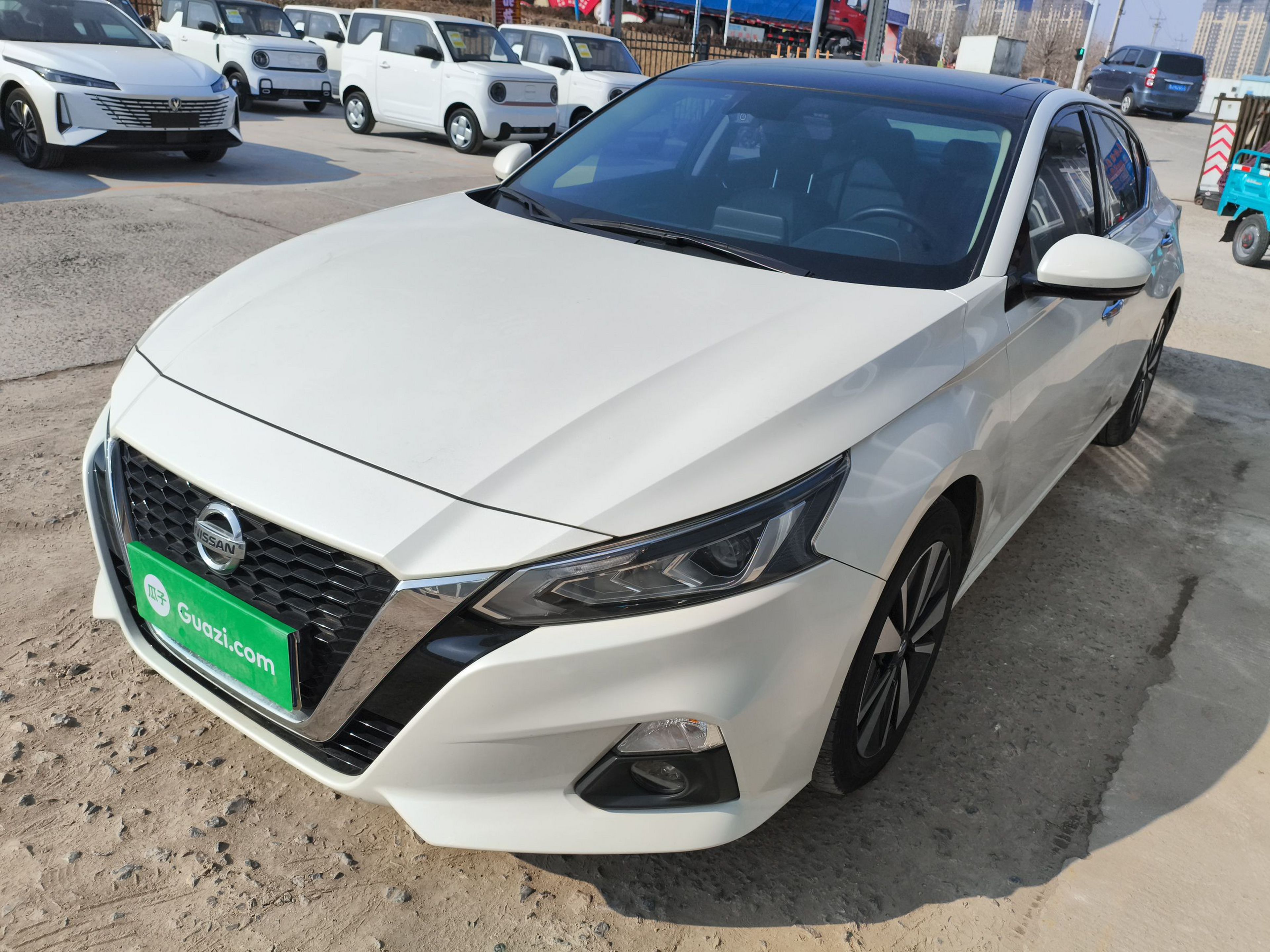 تحت مقدمة السيارة