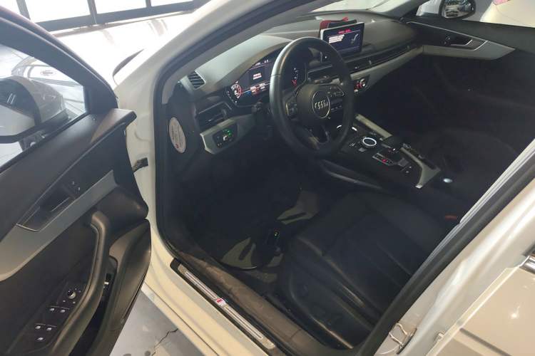 Used Audi A4L 2019 40 TFSI Fashion Version China V