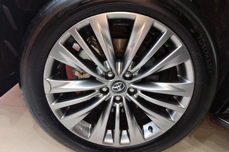 Used Toyota Highlander 2024 2.5L Smart Electric Hybrid Dual-Motor Two-Wheel Drive Luxury Version 7 Seats
