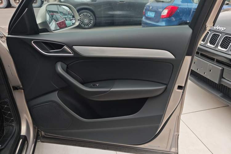 Used Audi Q3 2015 35 TFSI Comfort Model
