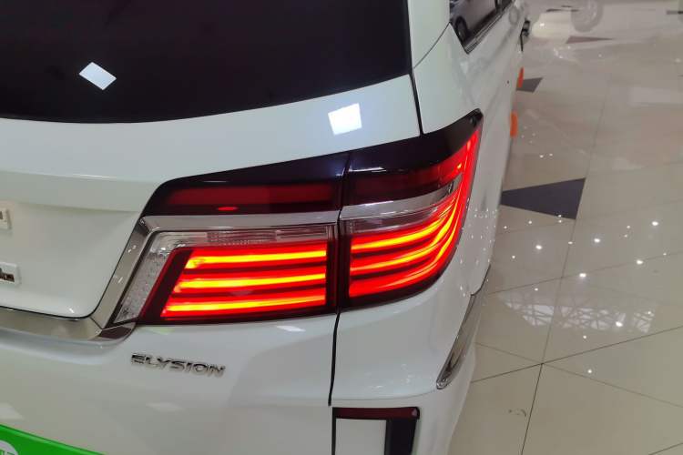 Used Honda Elysion 2016 2.4L Classic Edition
