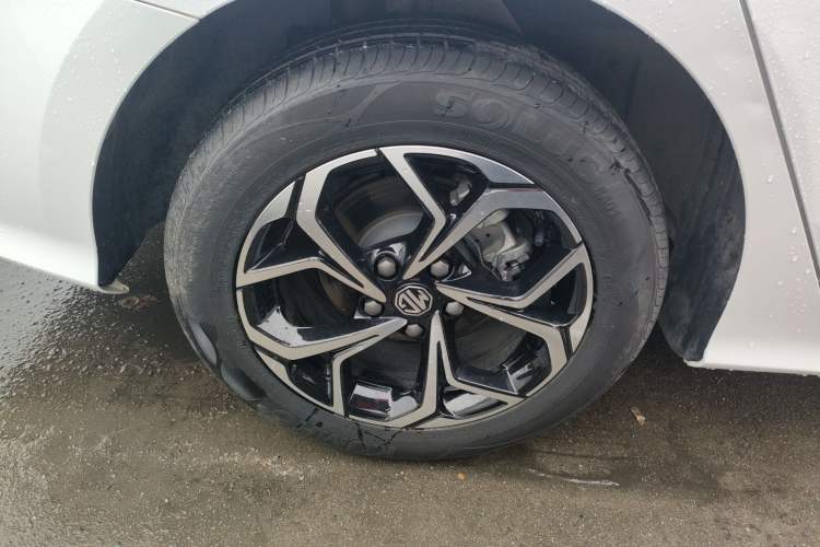 Used MG 5 2022 180 DVVT CVT Youth Luxury Edition
