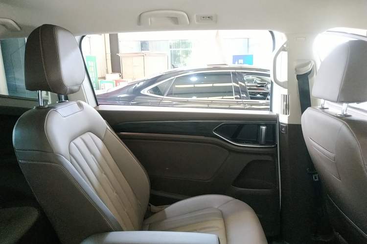 Used Volkswagen Viloran 2024 330TSI Luxury Edition
