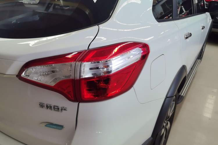 Used Venucia T70X 2015 2.0L CVT SmartFun Sport Edition