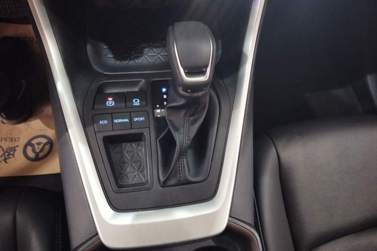 Used Toyota RAV4 2022 2.0L CVT Two-Wheel Drive Fashion Plus Edition
