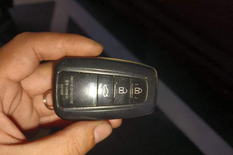 Used Toyota Camry 2018 2.0G Luxury Edition
