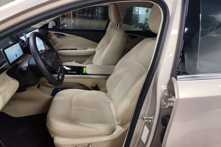 Used Wuling Xingguang 2024 Co-Creation Edition 510 Advanced Model
