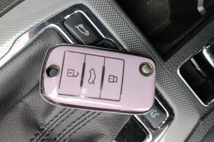 Used Roewe RX5 2016 30T Two-Wheel Drive Automatic Internet Smart Edition
