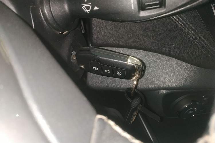 Used Ford Escort 2015 1.5L Automatic Fashion Model
