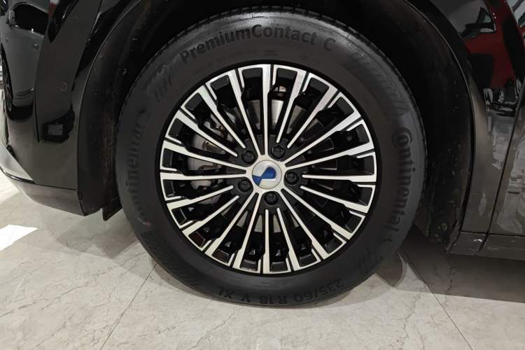 Used Denza D9 2025 DM-i Intelligent Drive 1020 Four-Wheel Drive Flagship Model