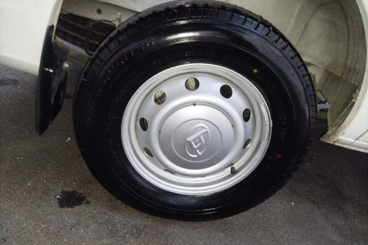 Used SAIC MAXUS Xintu V80 2023 2.0T Manual Classic Aoyuntong Short Wheelbase Mid-Roof 5/6-Seater