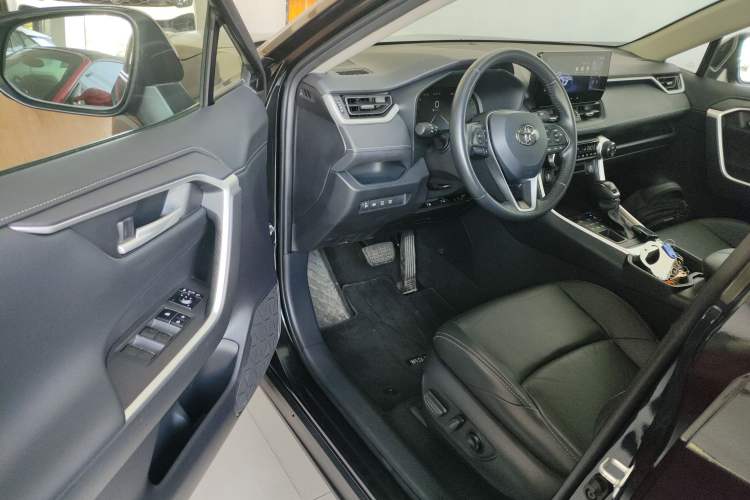 Used Toyota Wildlander 2023 2.0L CVT Four-Wheel Drive Luxury PLUS Edition
