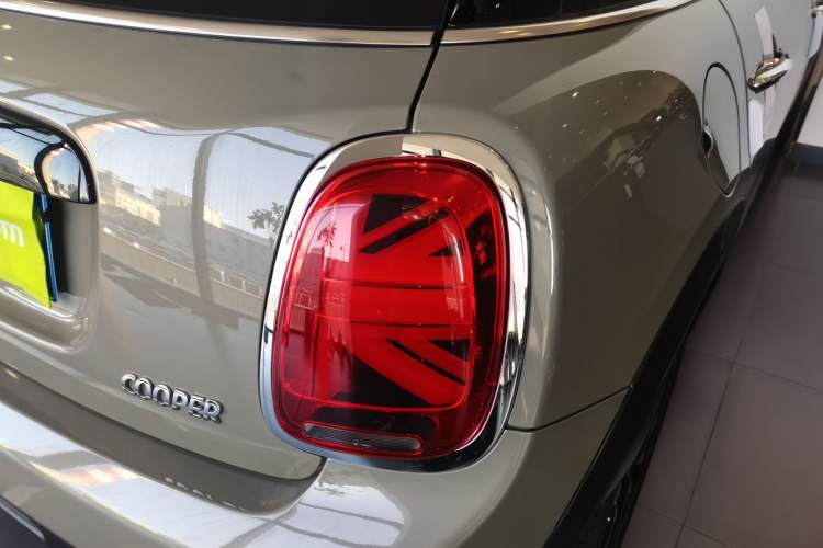 Used  MINI 2019 1.5T COOPER Classic Edition Five-Door Version
