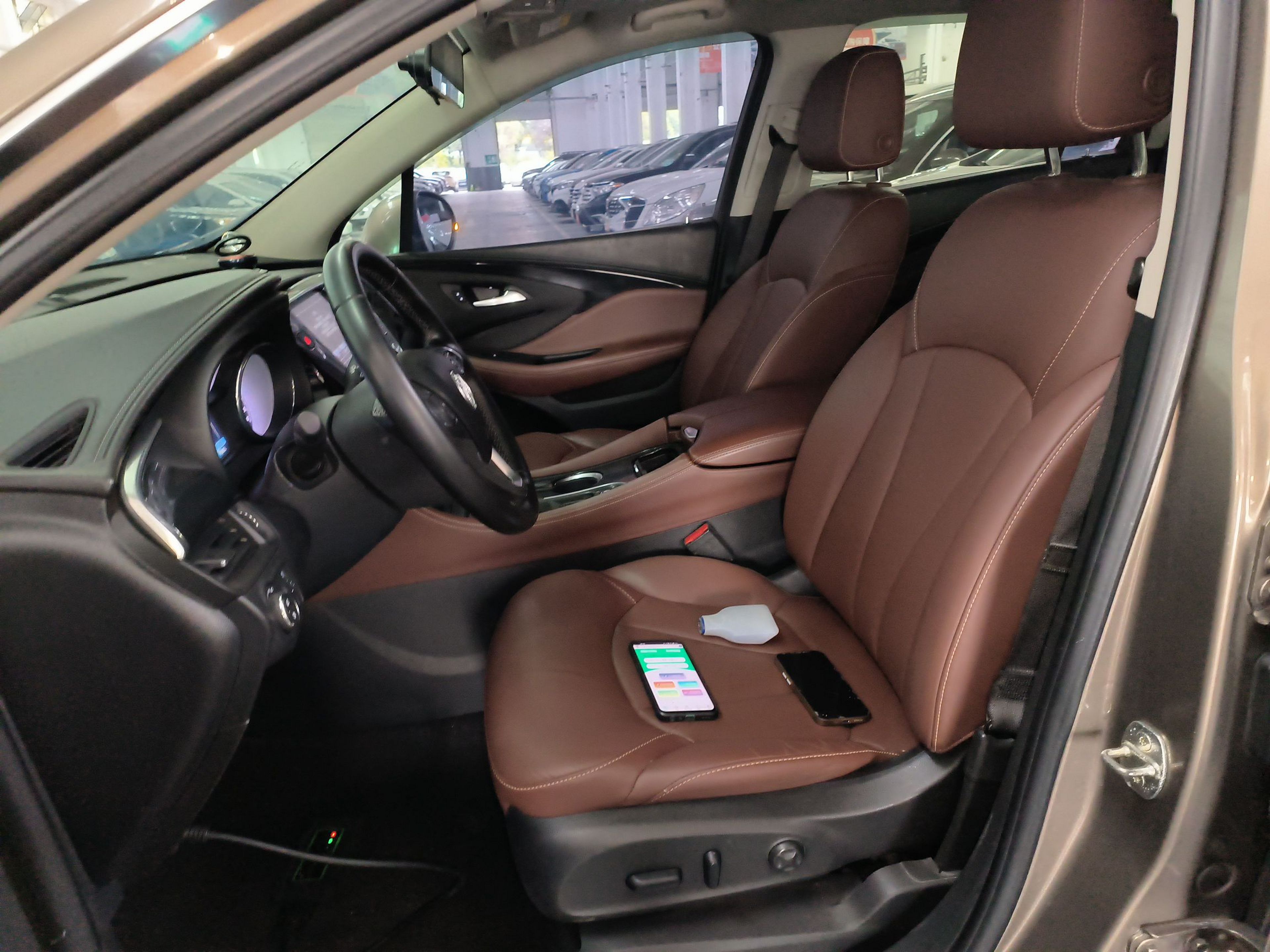 Переднее сиденье в автомобиле