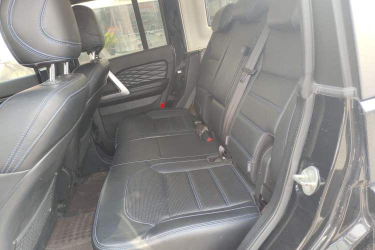 Used Beijing Auto BJ40 2018 PLUS 2.3T Automatic Four-Wheel Drive Flagship Version China V Emission Standard
