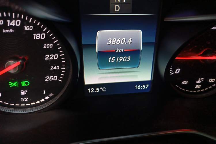 Used Mercedes-Benz GLC 2018 GLC 260 4MATIC Luxury Model
