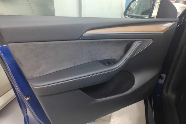 Used Tesla Model Y 2021 Long-Range All-Wheel-Drive Version
