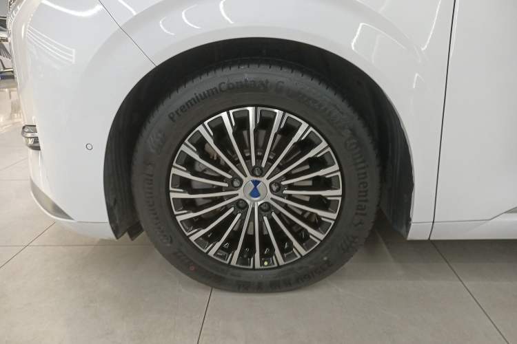 Used Denza D9 2024 DM-i 980 Four-Wheel Drive Flagship Model