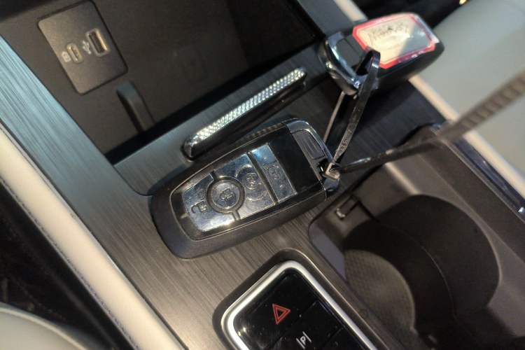 Used Lincoln Corsair 2023 2.0T Two-Wheel-Drive Luxury Edition
