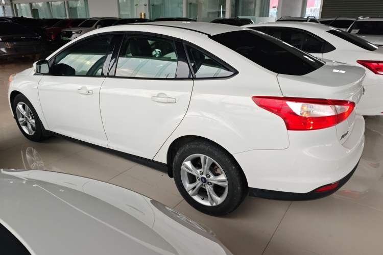 Used Ford Focus 2012 Sedan 1.6L Manual Fashion Edition
