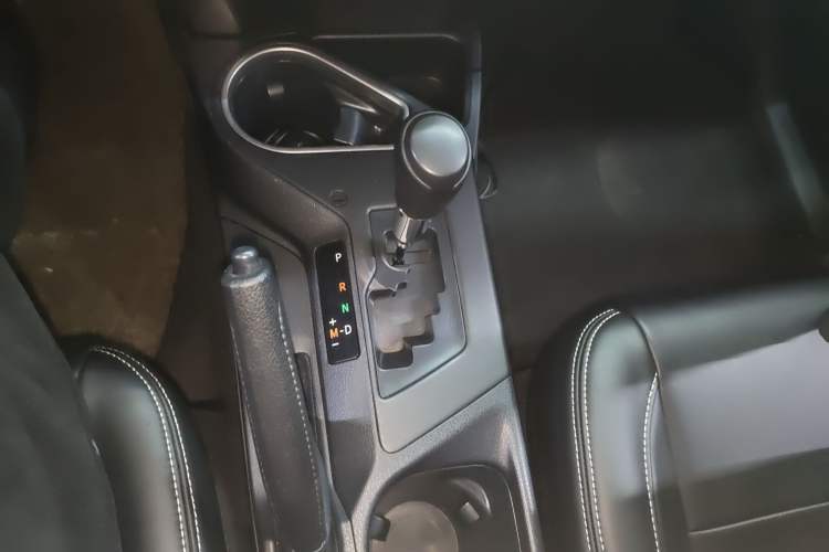 Used Toyota RAV4 2016 2.0L CVT Two-Wheel Drive Fashion Edition China V Standard
