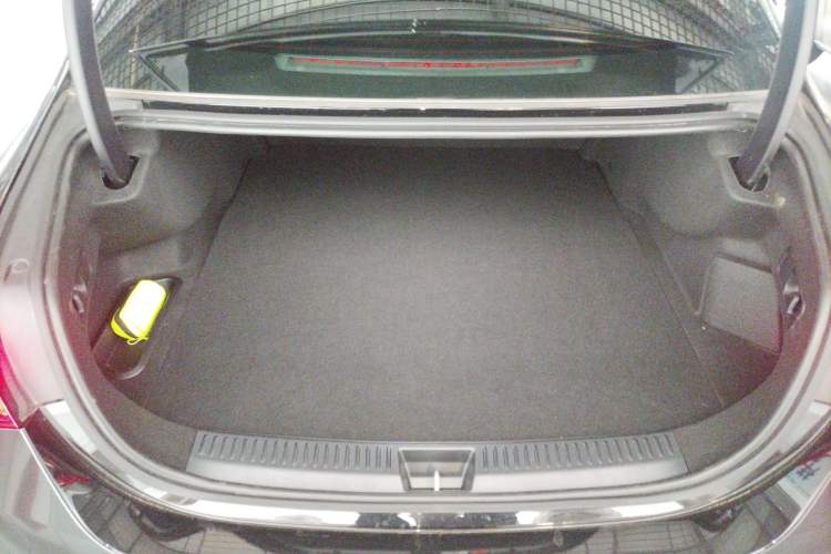 Used Mercedes-Benz E-Class New Energy 2024 E 350 e L Plug-in Hybrid Sports Sedan
