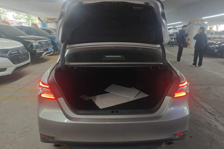 Used Toyota Camry 2021 2.0G Luxury Edition
