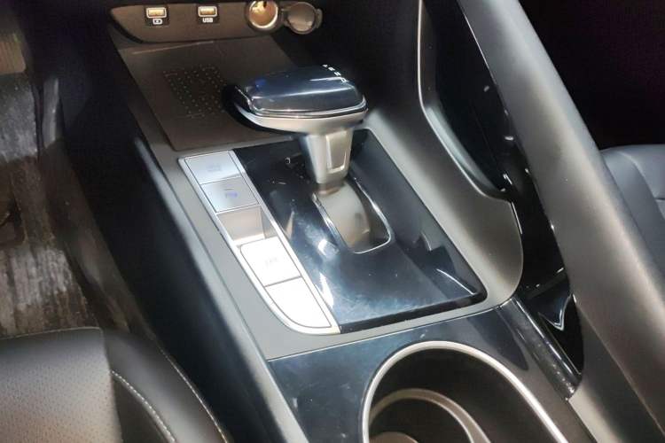 Used Hyundai Elantra 2022 1.5L CVT LUX Prestige Edition
