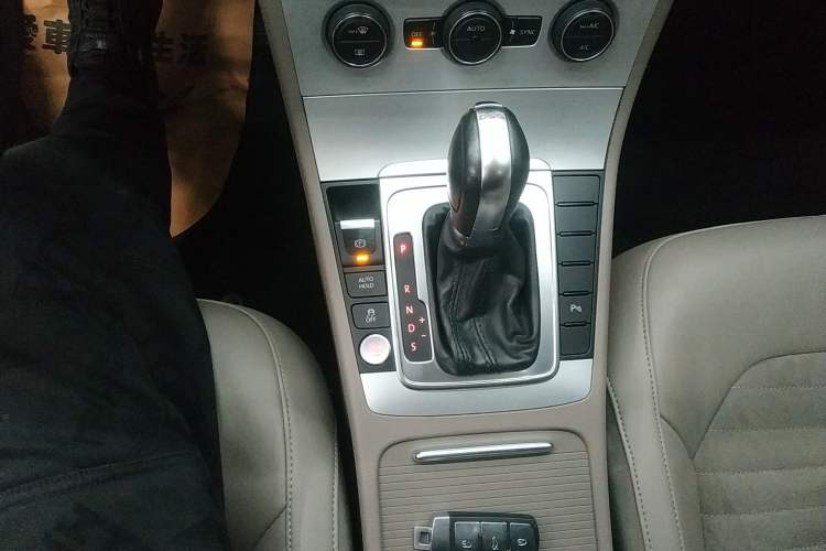 Used Volkswagen Magotan 2015 Facelift 1.8TSI Luxury Model
