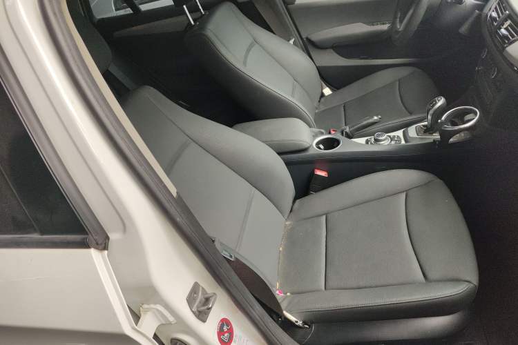 Used BMW X1 2014 sDrive18i Leading Model
