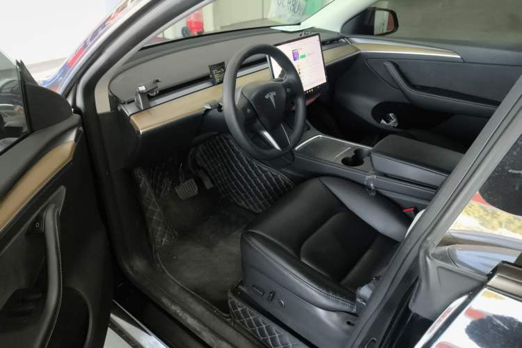 Used Tesla Model Y 2021 Long-Range All-Wheel-Drive Version 3D7
