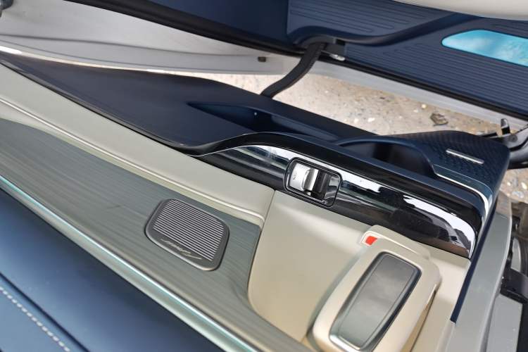 Used Buick GL8 New Energy 2024 Lu Zun Luxury Edition 7-Seater
