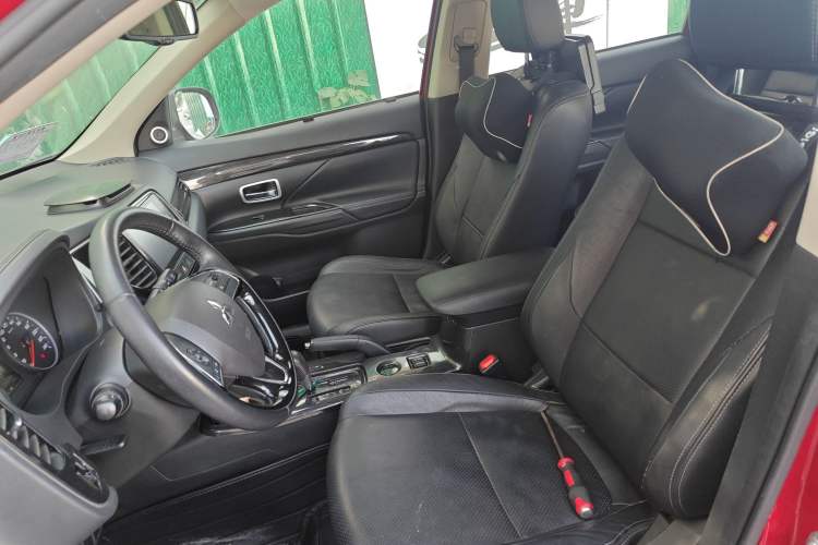 Used Mitsubishi Outlander 2018 2.0L Two-Wheel Drive Glory Edition 5 Seats
