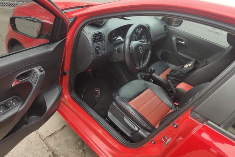 Used Volkswagen Polo 2016 1.4L Manual Fashion Model