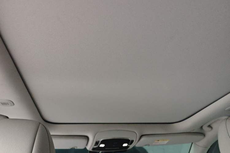 Used  Commander 2018 2.0T Two-Wheel Drive Enjoy Edition China V