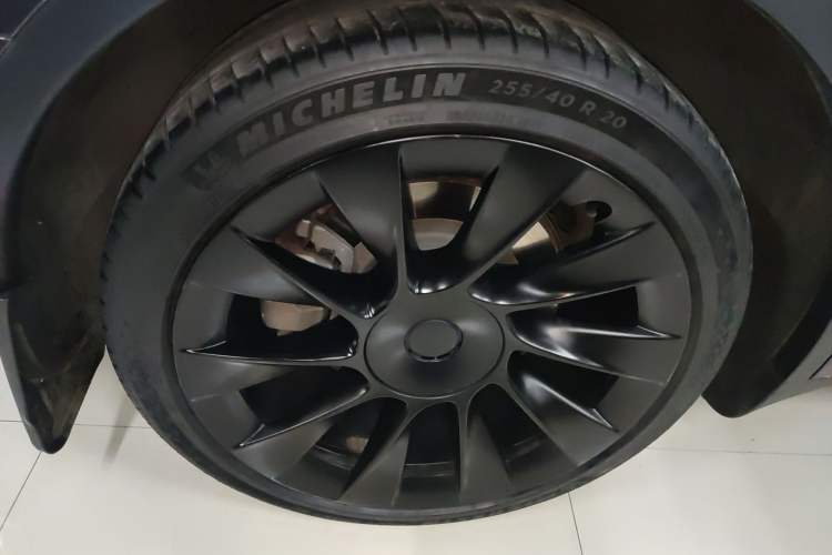 Used Tesla Model Y 2022 Long-Range All-Wheel-Drive Version
