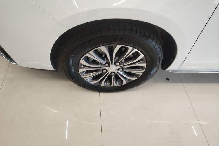 Used Buick GL8 2023 Facelifted Land Cruiser Executive Luxury Version
