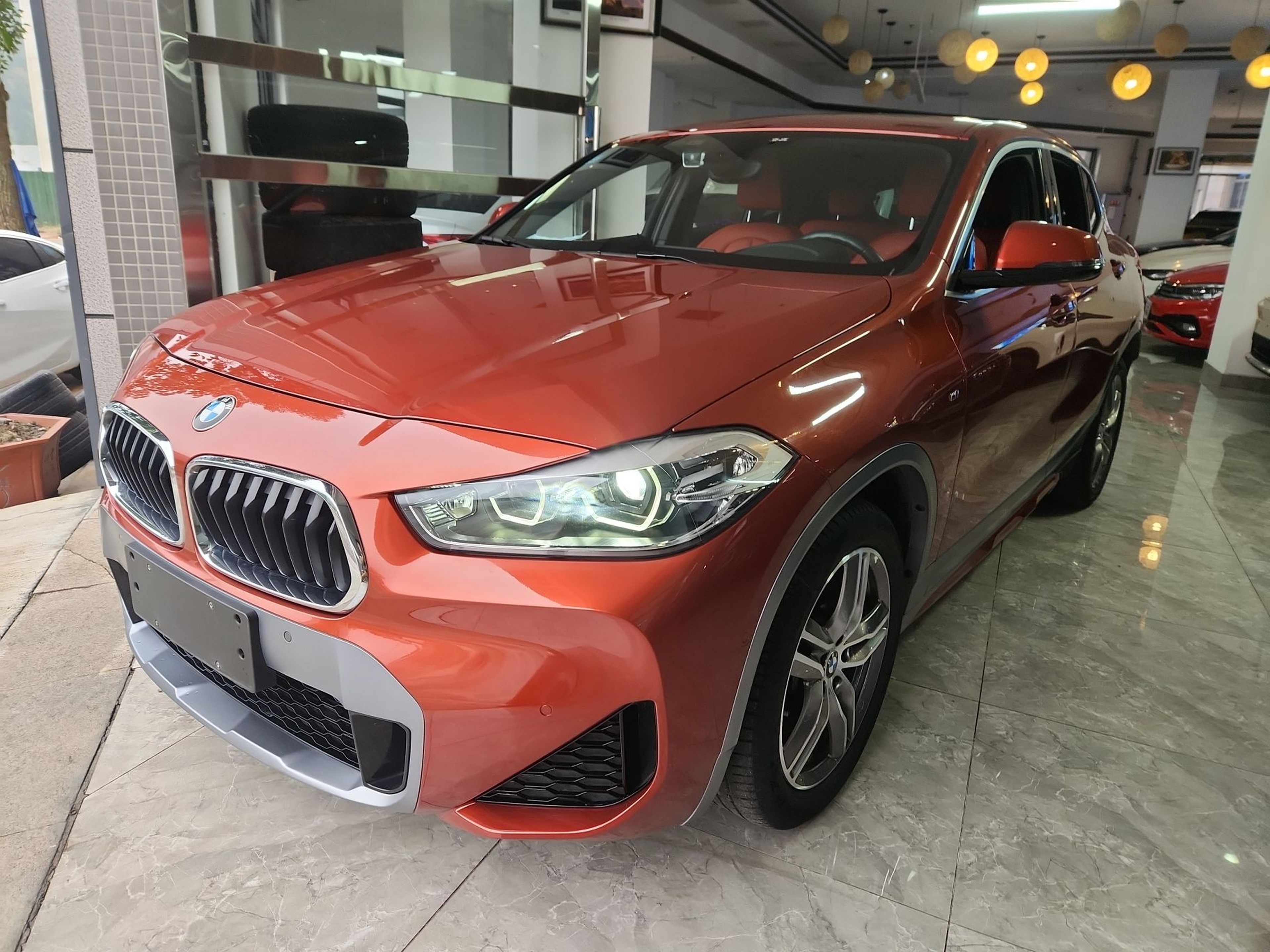 Под передней частью автомобиля