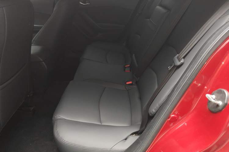 Used Mazda Mazda 3 Axela 2014 Sedan 1.5L Automatic Luxury Model
