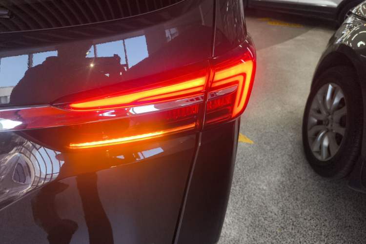 Used Buick GL8 2022 Land Business Class 652T Smart Deluxe Model
