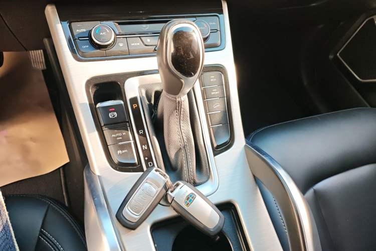 Used Geely Auto Emgrand X7 Sport 2018 1.8TD Automatic Two-Wheel Drive Zhiya Model