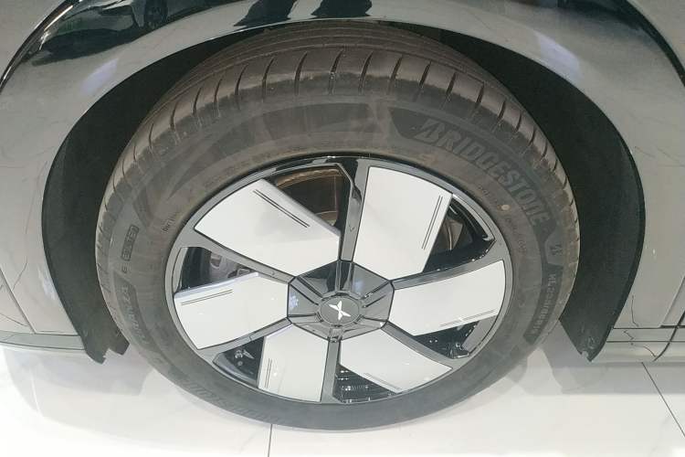 Used XPeng X9 2024 702 Ultra-Long Range Max
