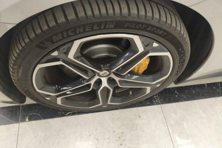 Used  SU7 2024 Four-Wheel Drive Ultra-Long Range Advanced Intelligent Driving Max Edition
