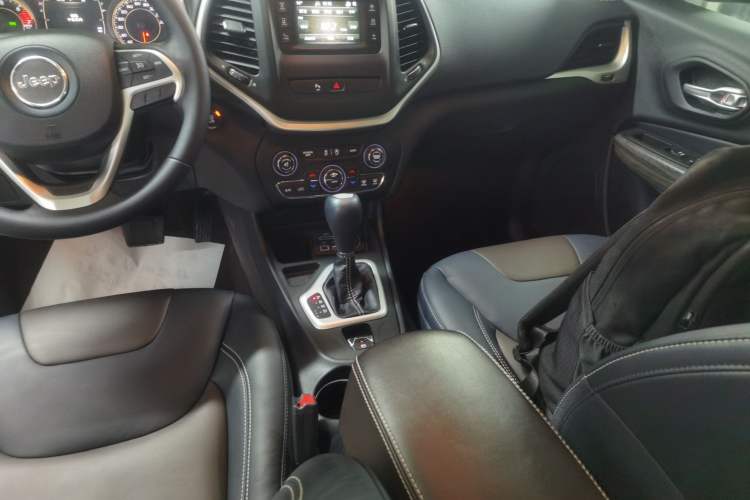 Used  Cherokee 2016 2.4L Leading Edition
