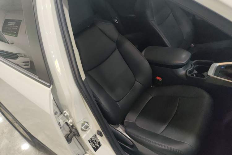 Used Toyota RAV4 2020 Dual-Engine 2.5L E-CVT Two-Wheel Drive Elite Edition
