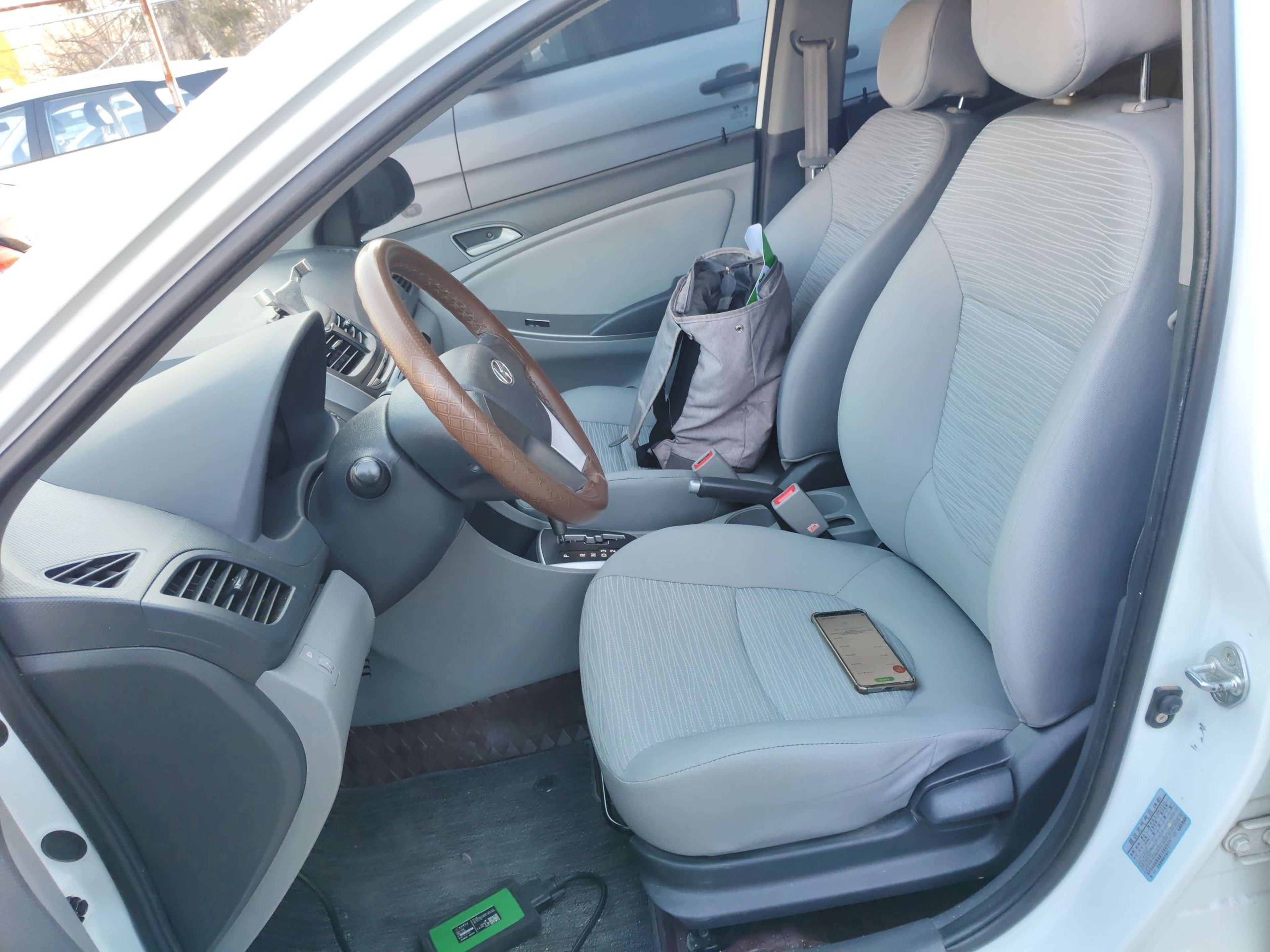 Переднее сиденье в автомобиле